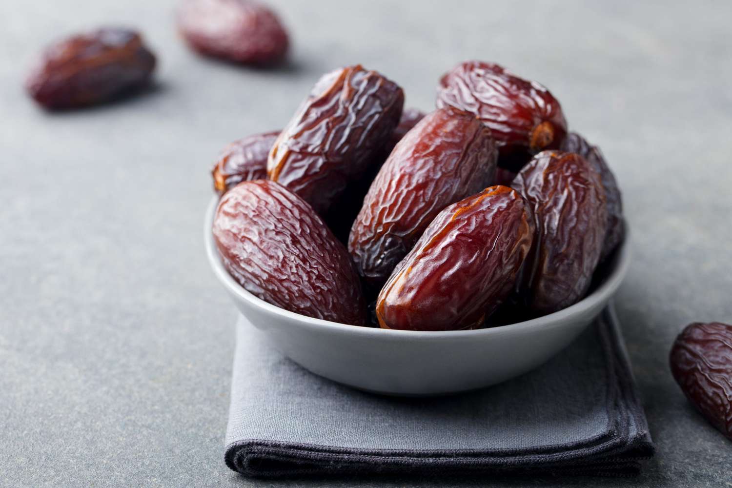 how-to-eat-dried-dates