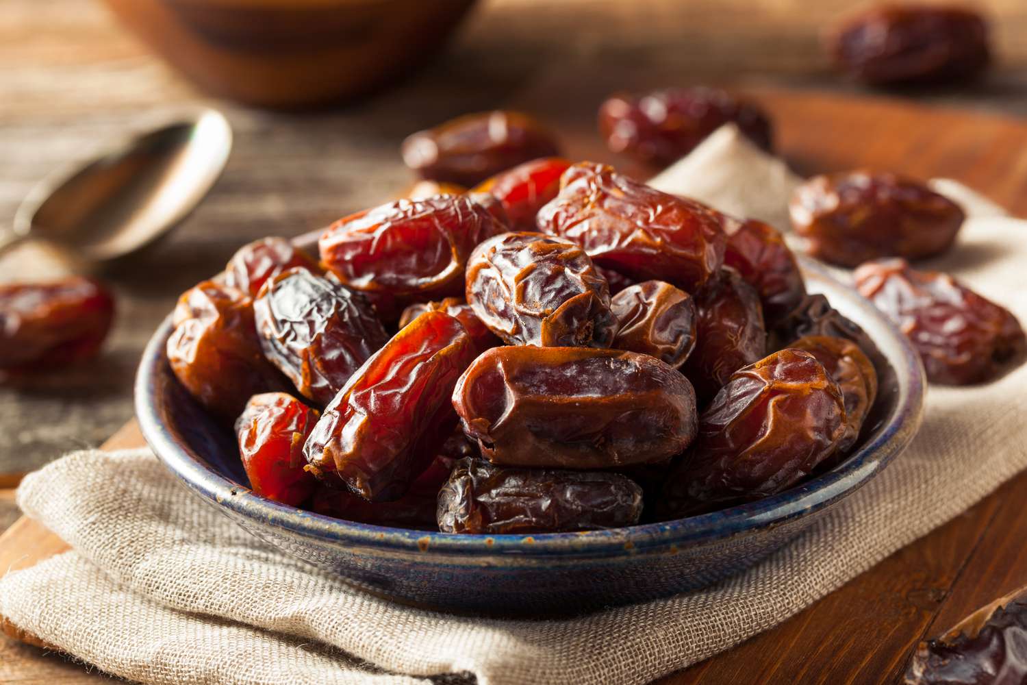 how-to-eat-fresh-dates