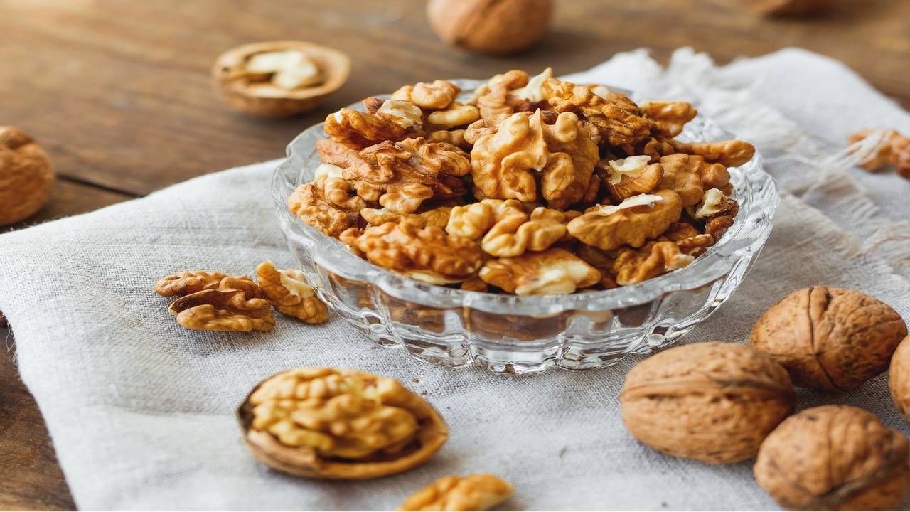 how-to-eat-fresh-walnuts