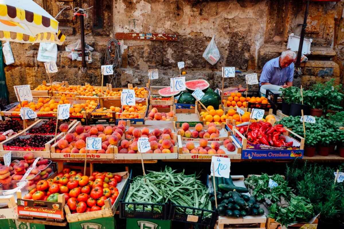 how-to-eat-from-a-market-when-in-italy