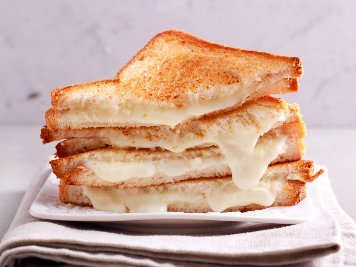 how-to-eat-grilled-cheese