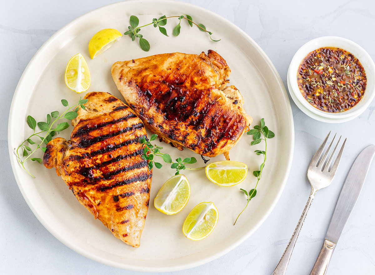 how-to-eat-grilled-chicken