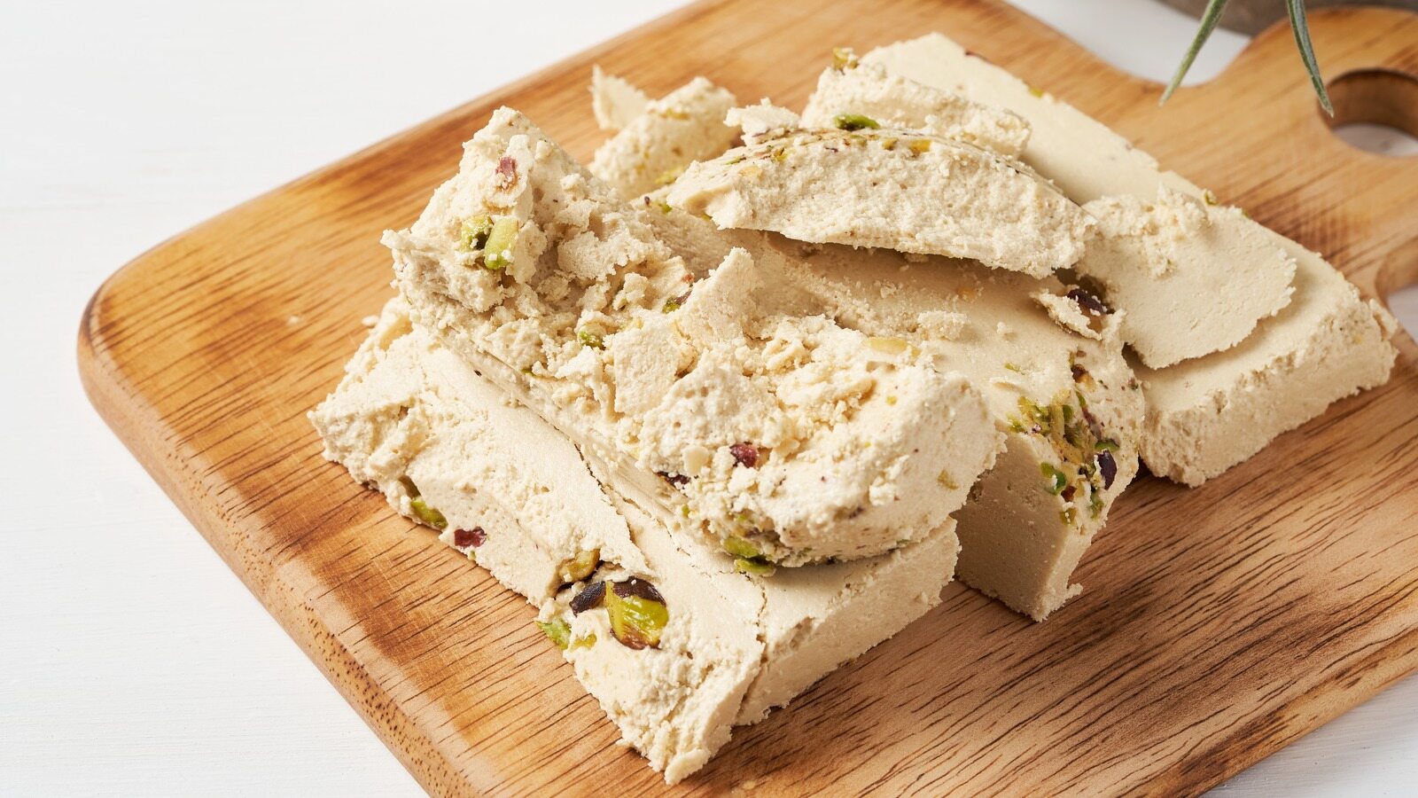 how-to-eat-halva-with-pistachio