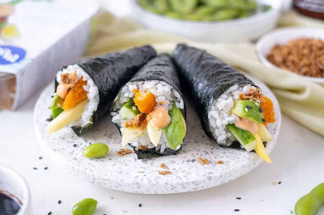how-to-eat-hand-tuna-roll
