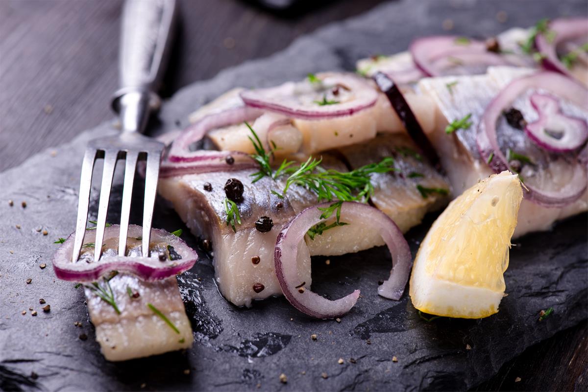 how-to-eat-herring-with-fork-and-knife