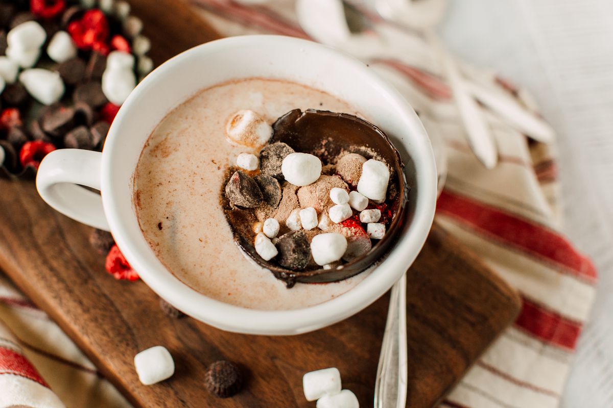 how-to-eat-hot-chocolate-bombs