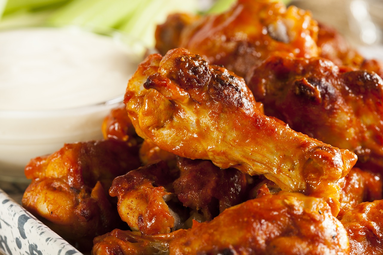 how-to-eat-hot-wings-quickly