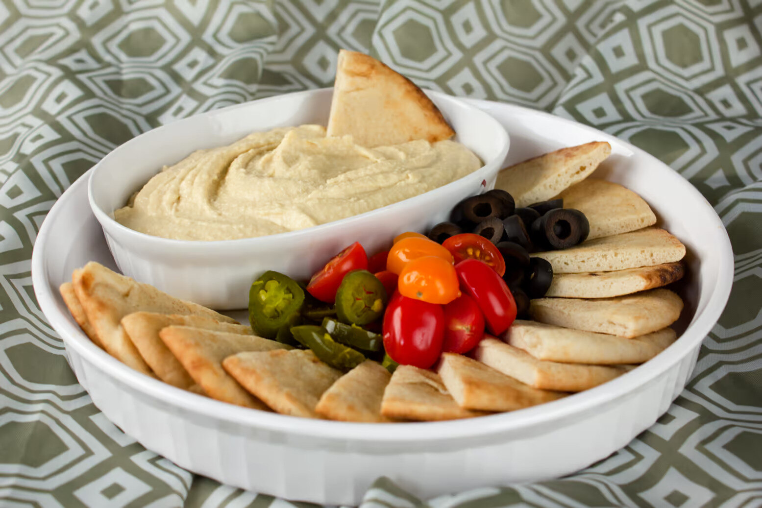 how-to-eat-hummus-and-bread