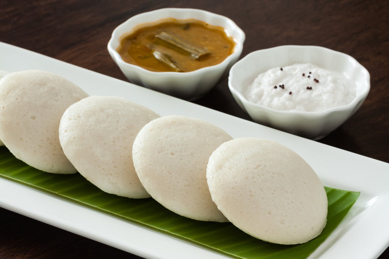 how-to-eat-idli-sambar