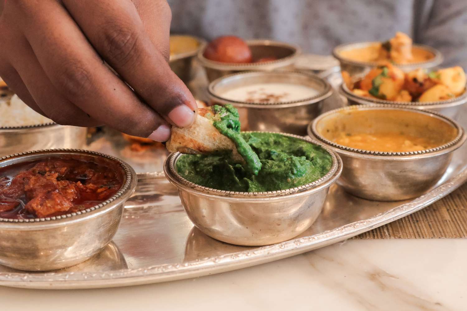 how-to-eat-in-india