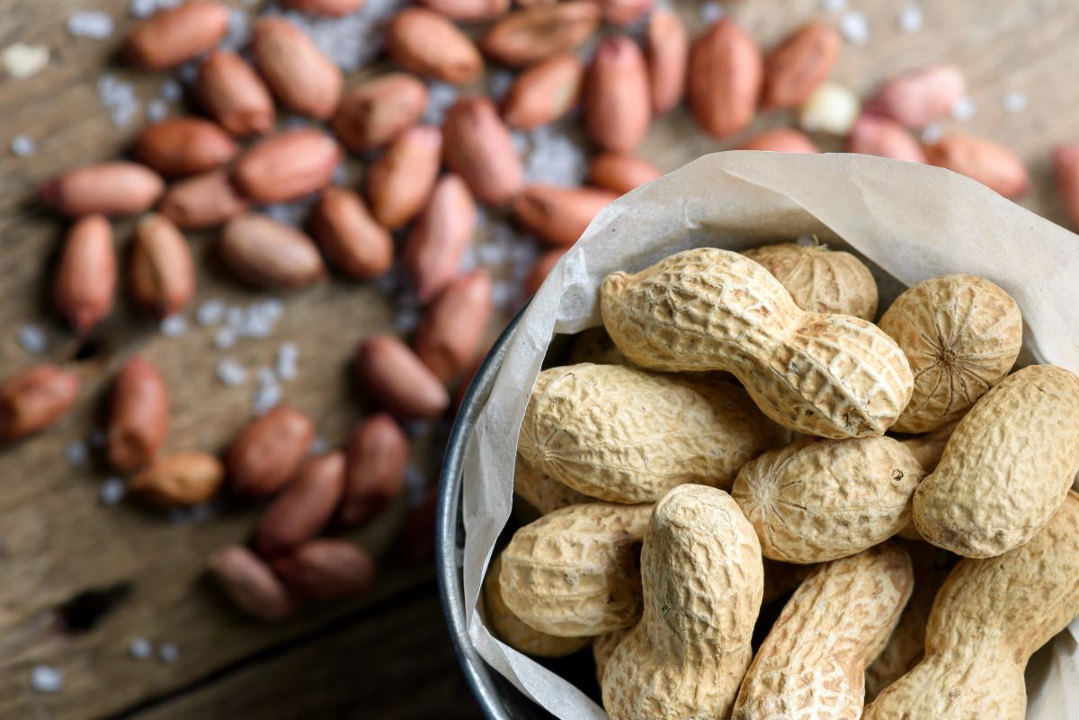 how-to-eat-in-shell-peanuts