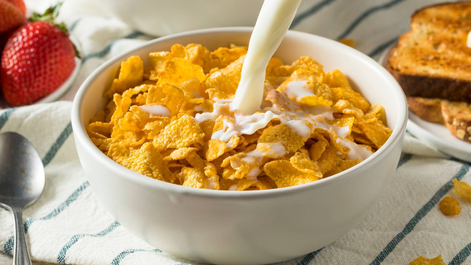 How To Eat Kellogg's Corn Flakes With Milk 