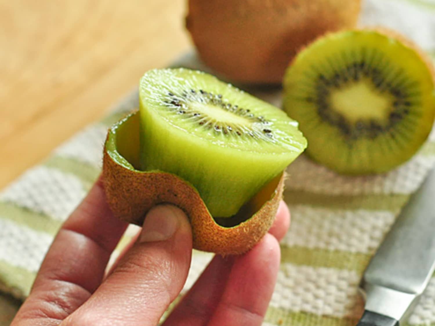 how-to-eat-kiwi