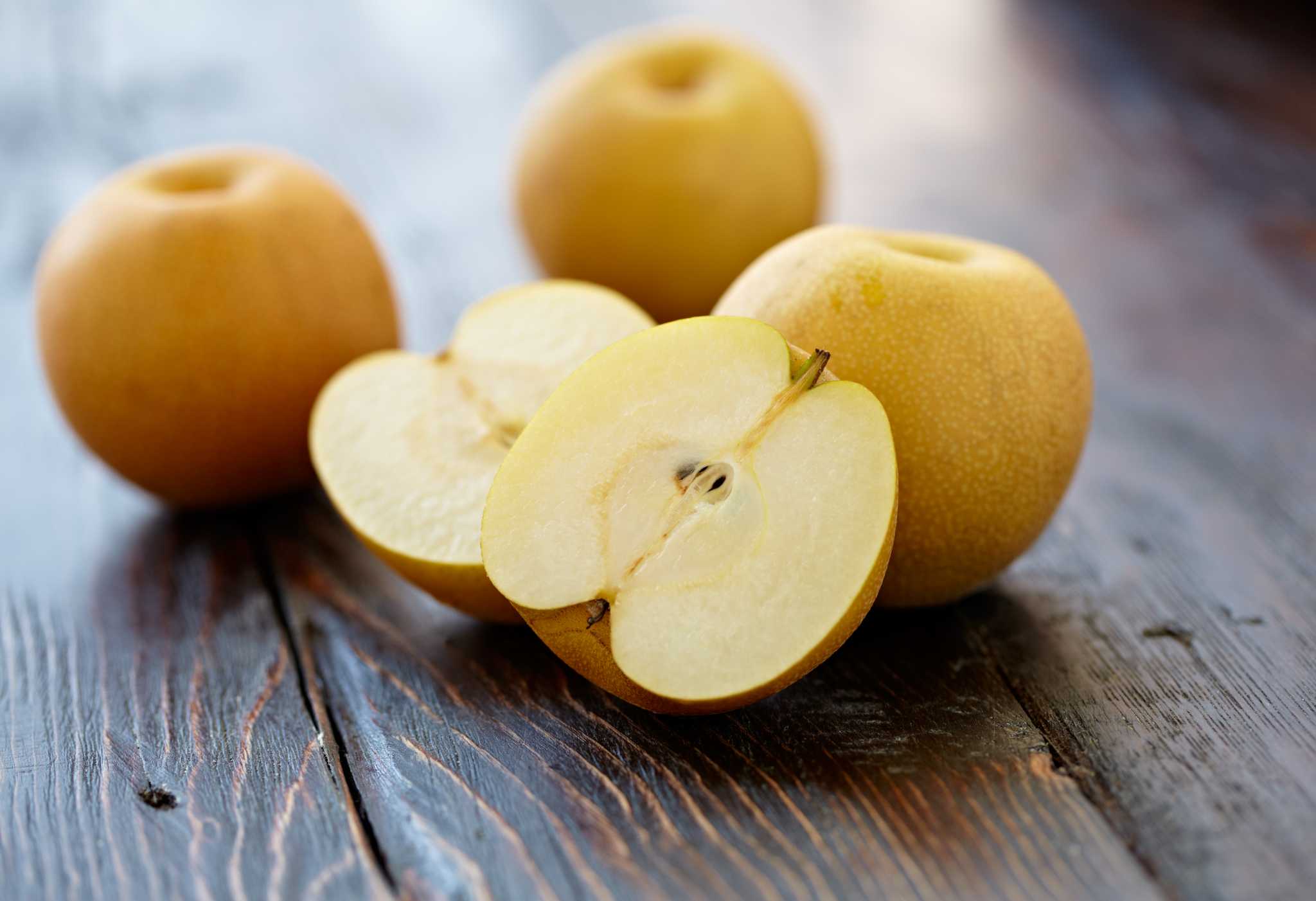 how-to-eat-korean-shingo-pears