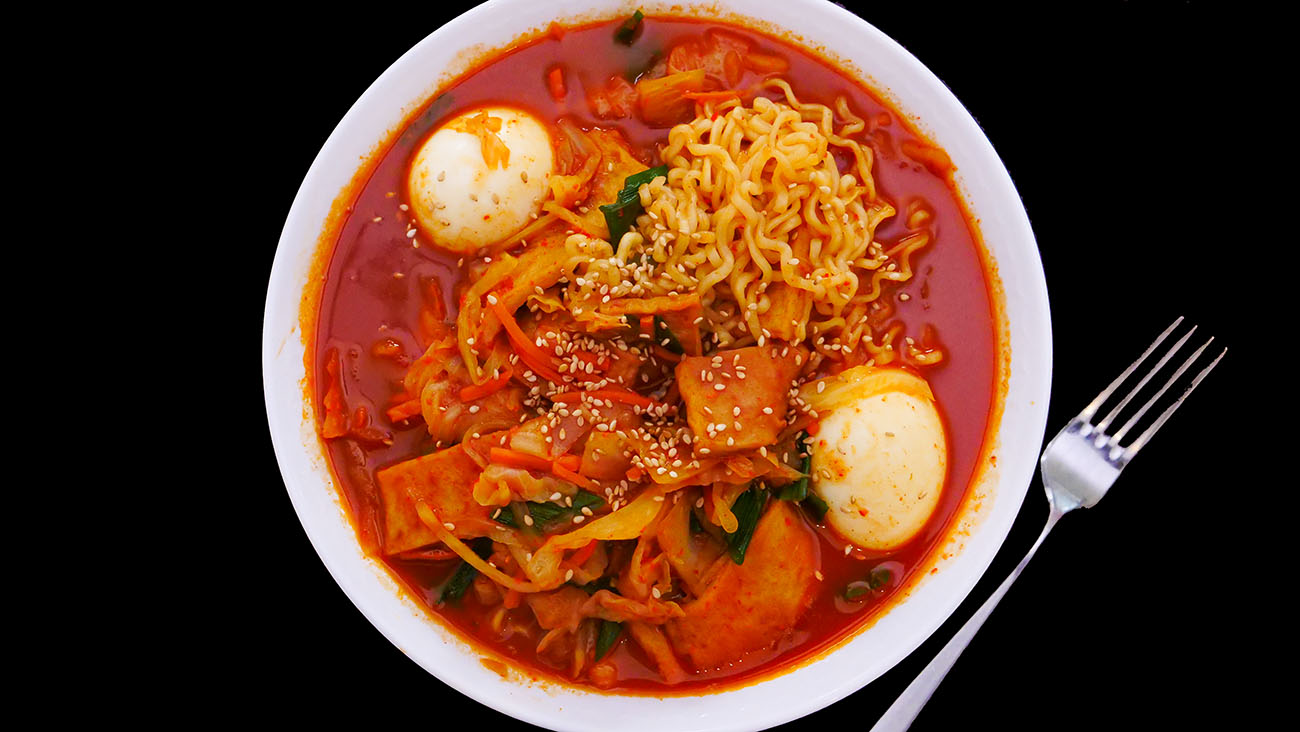 how-to-eat-korean-spicy-ramen-noodles
