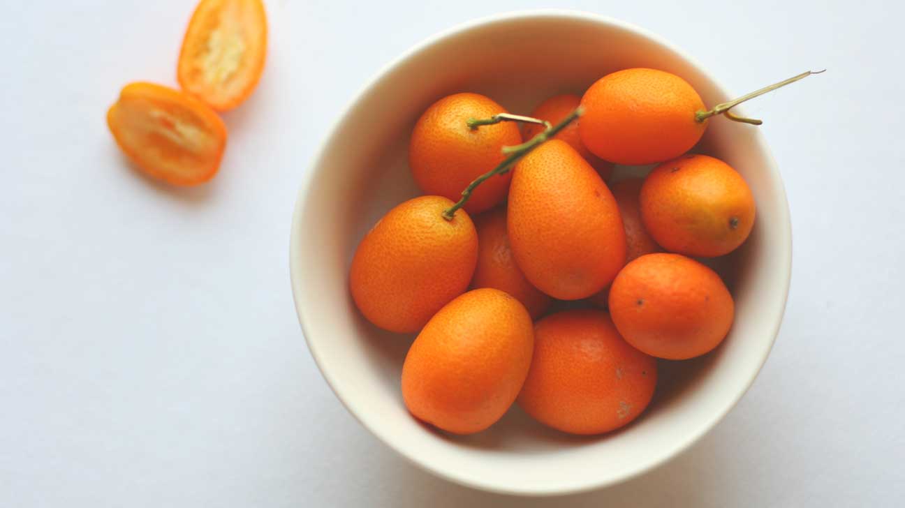 how-to-eat-kumquat-with-a-kind-of-sweet-rock