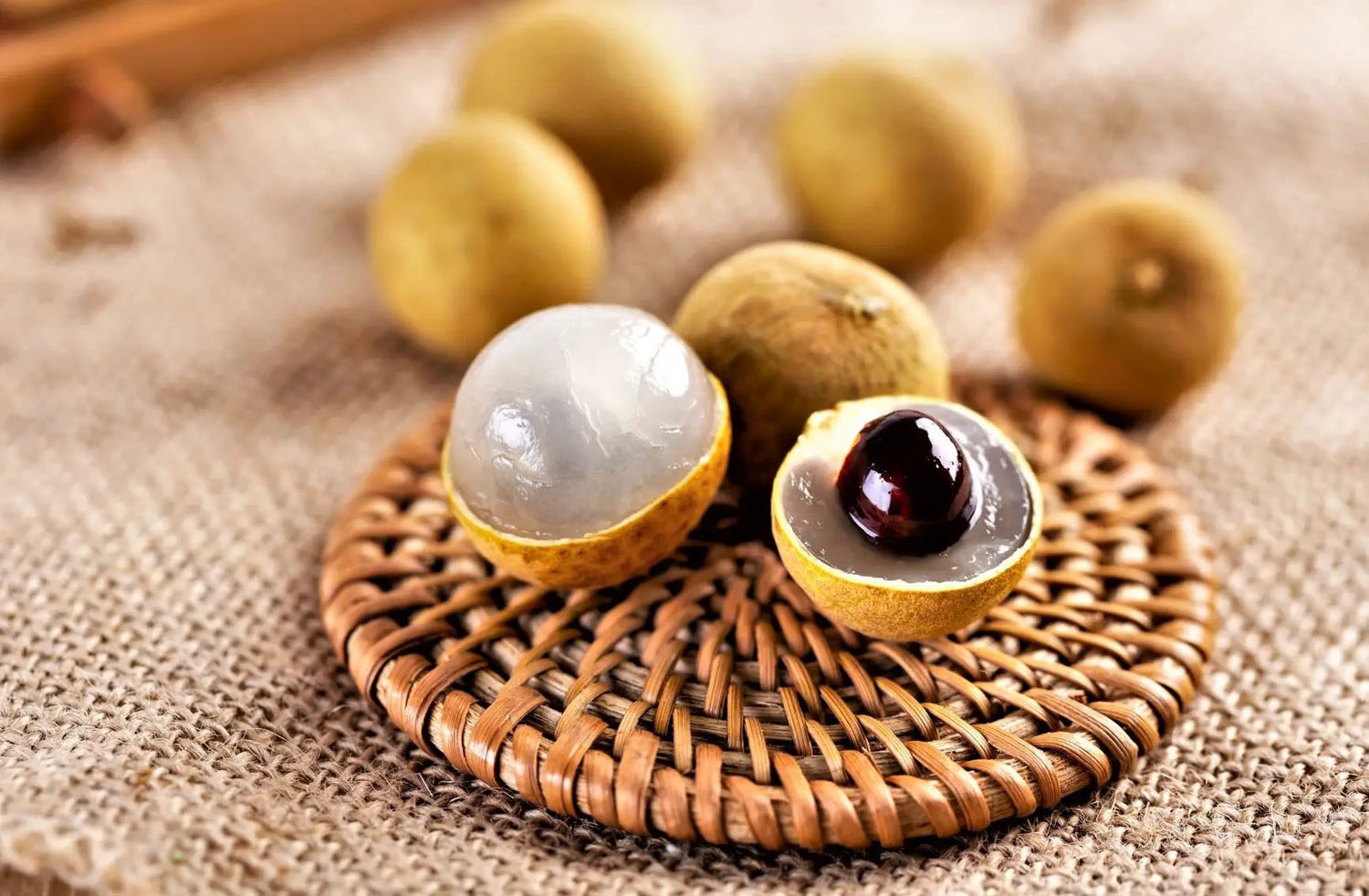 how-to-eat-longan