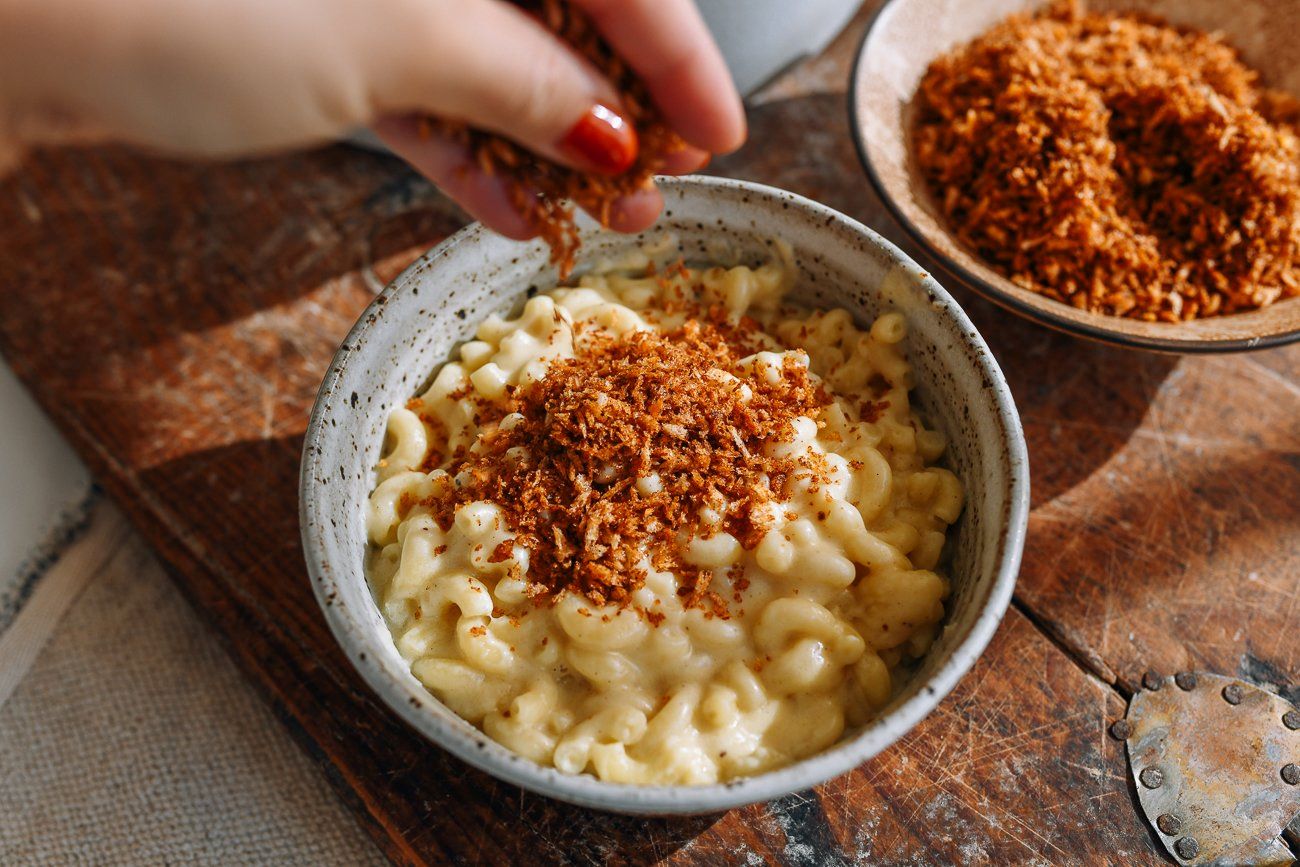 how-to-eat-macaroni-and-cheese-comically