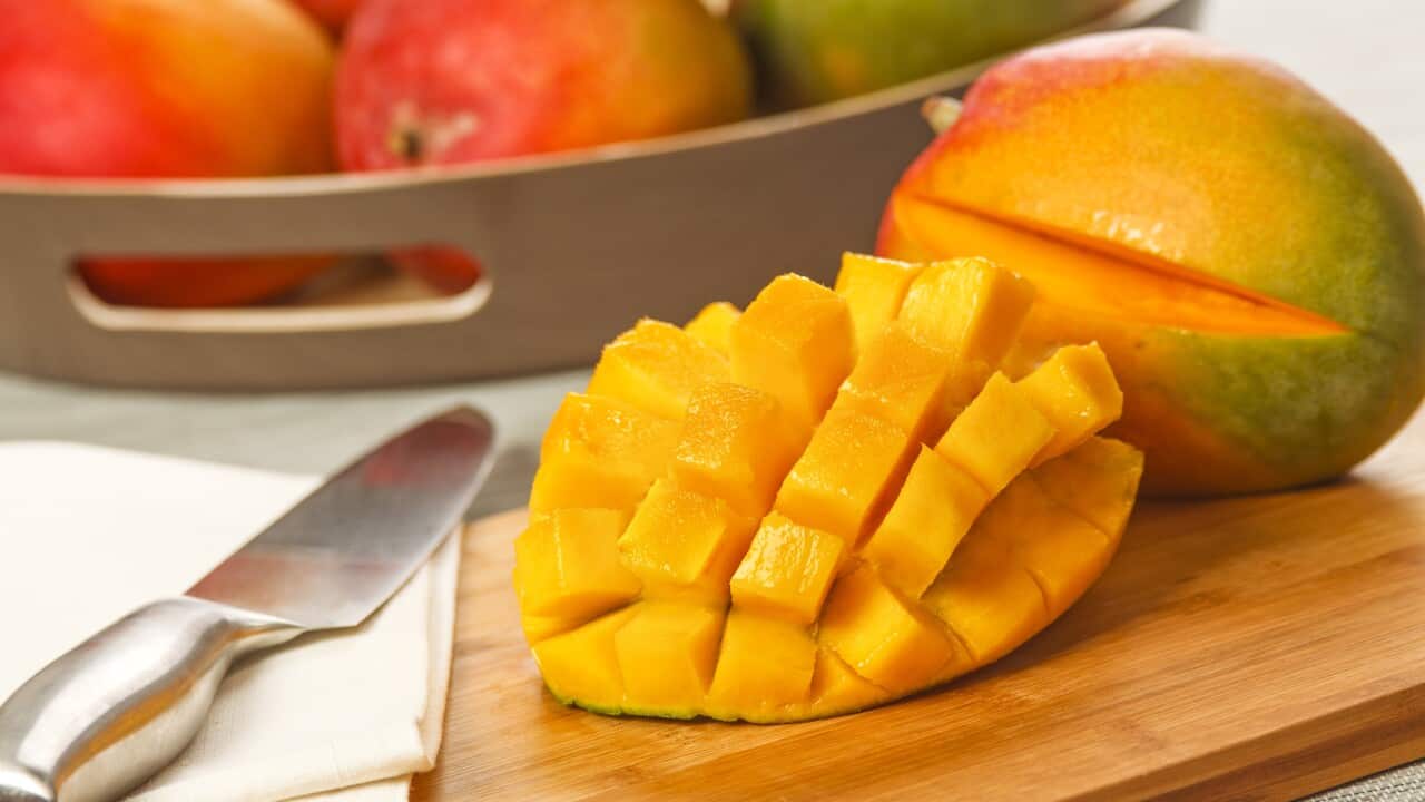 how-to-eat-mango-skin