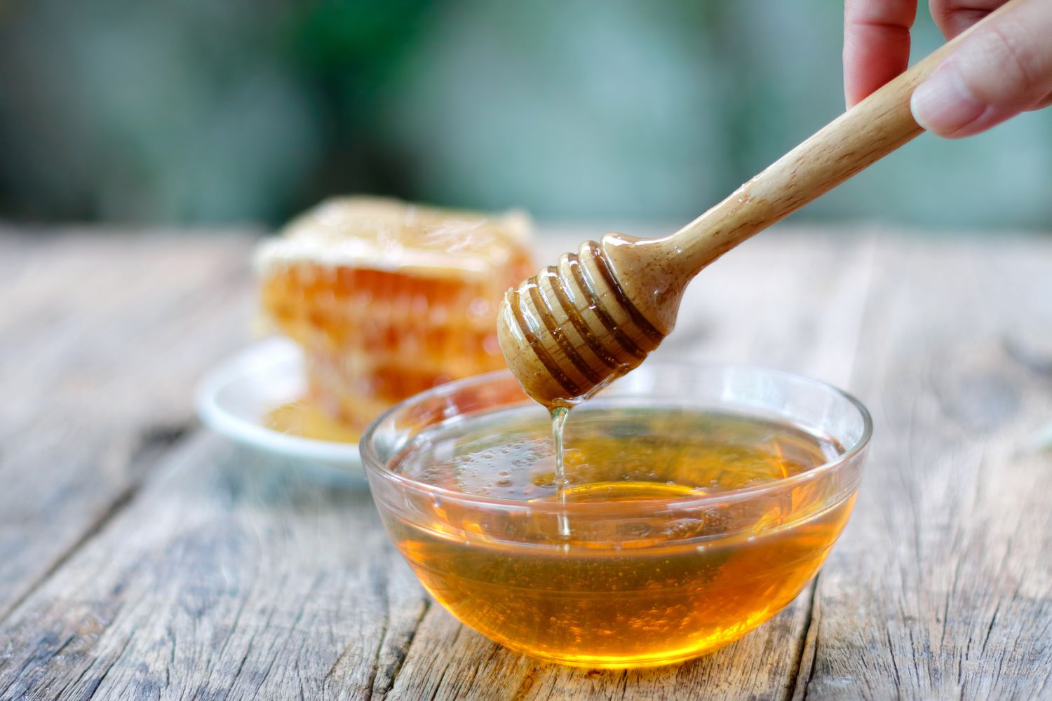 how-to-eat-manuka-honey-for-a-sore-throat