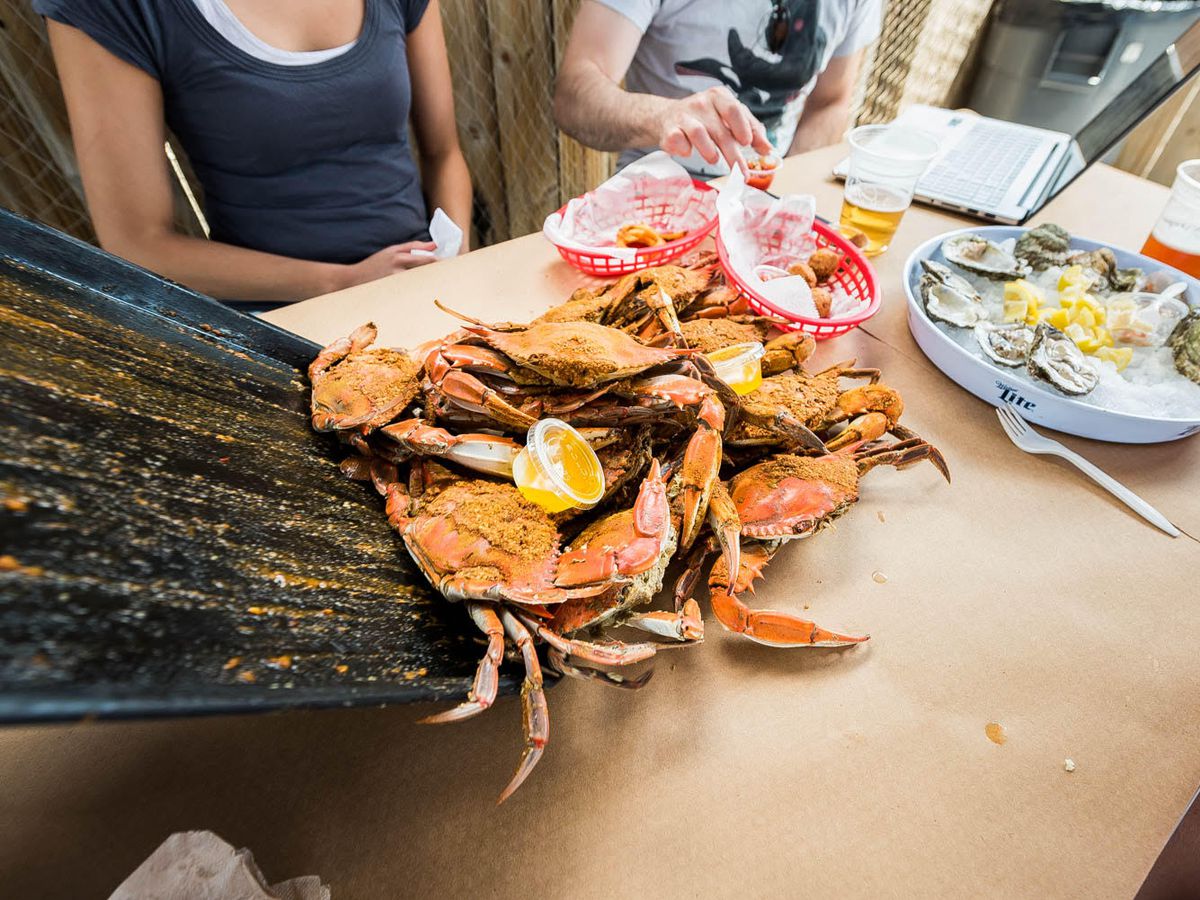 how-to-eat-maryland-crab