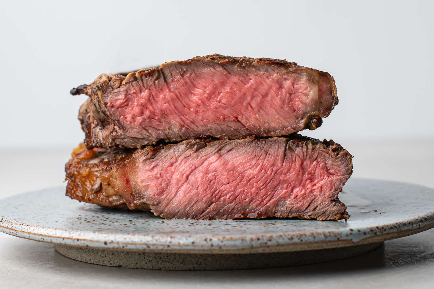 how-to-eat-medium-rare-steak