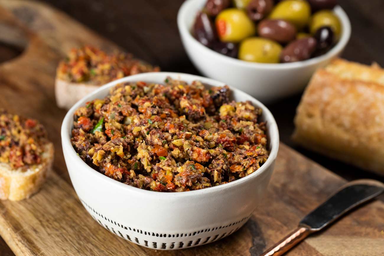 how-to-eat-olive-tapenade