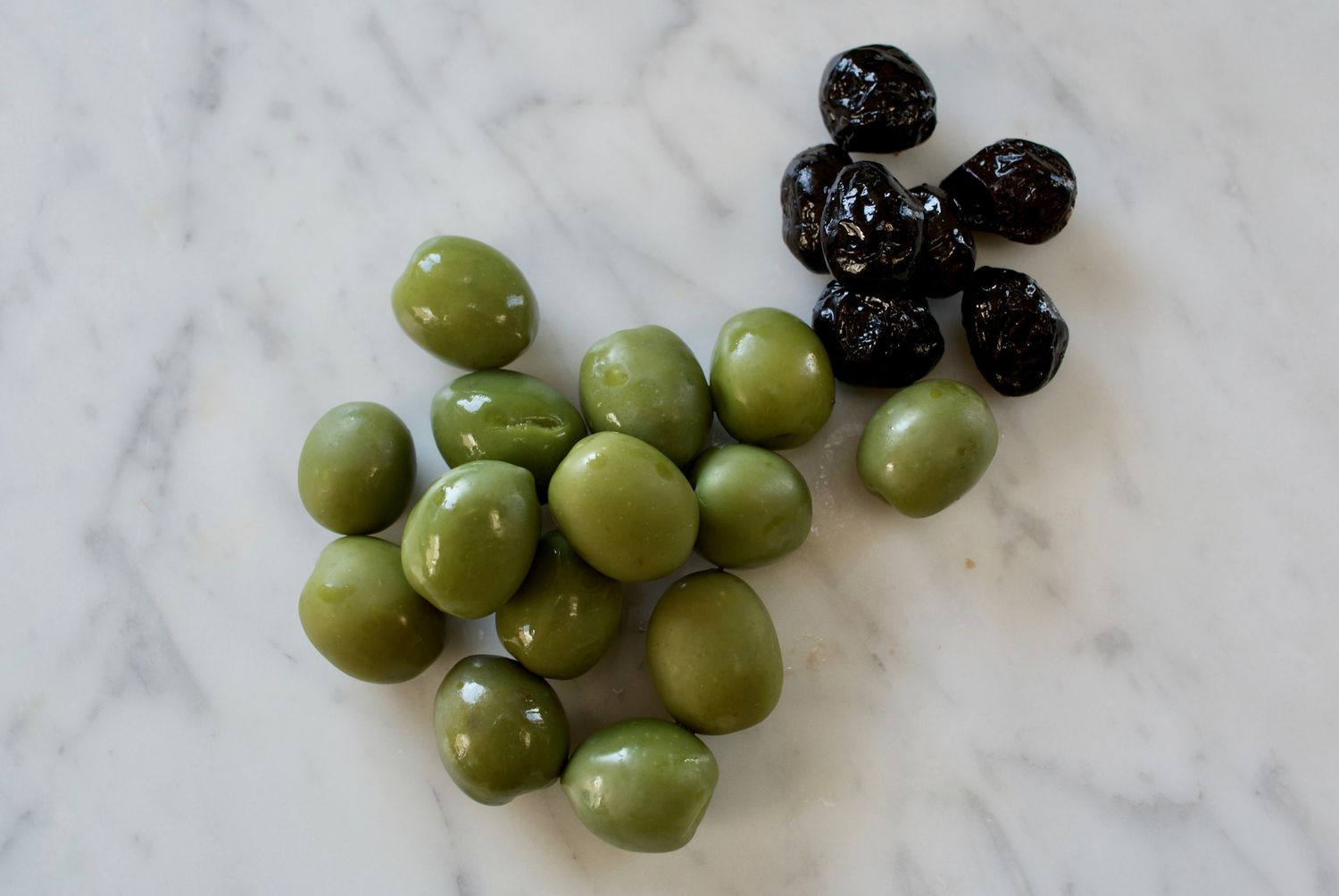 how-to-eat-olives-with-pits