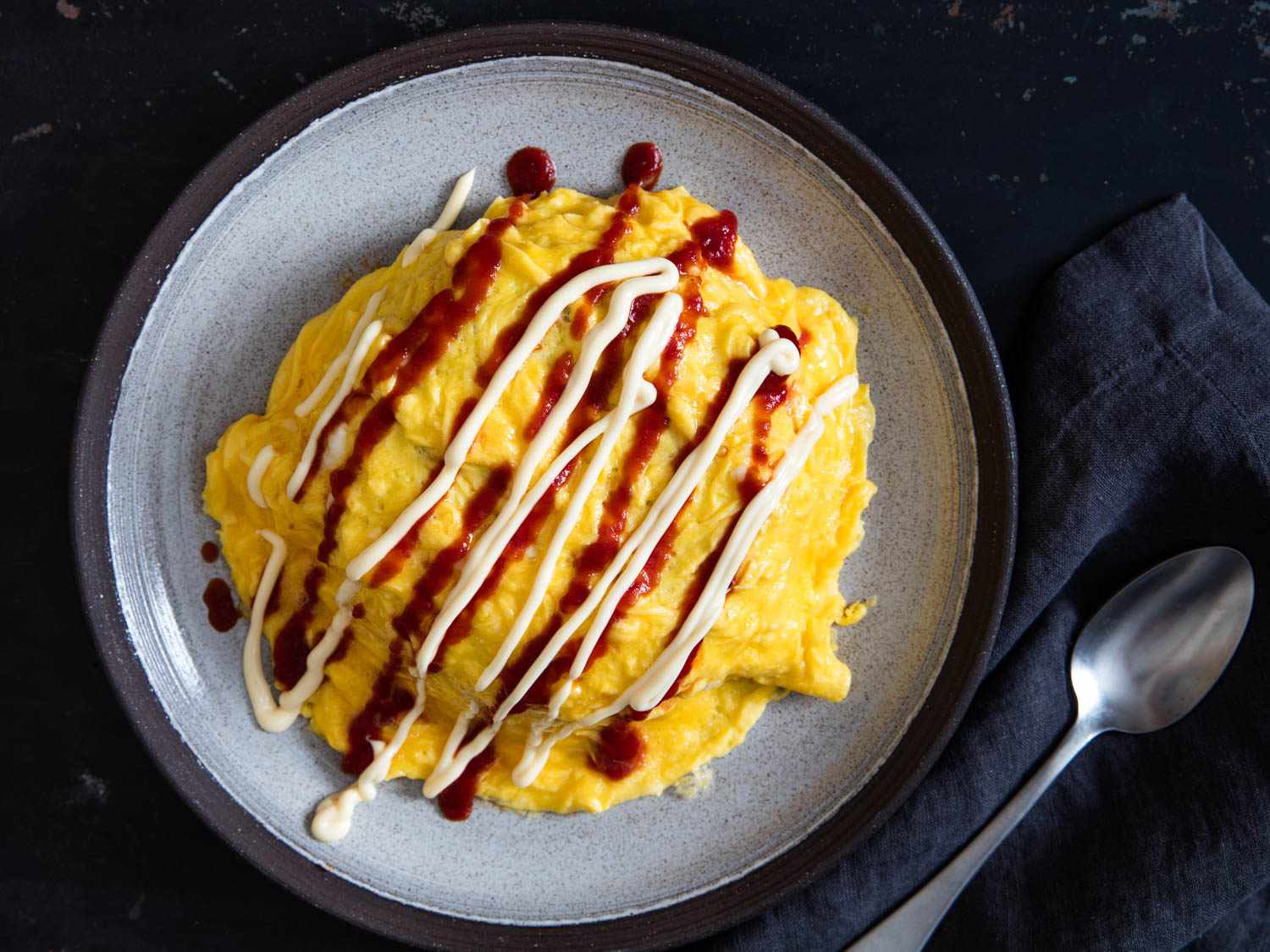 how-to-eat-omurice-with-chopsticks