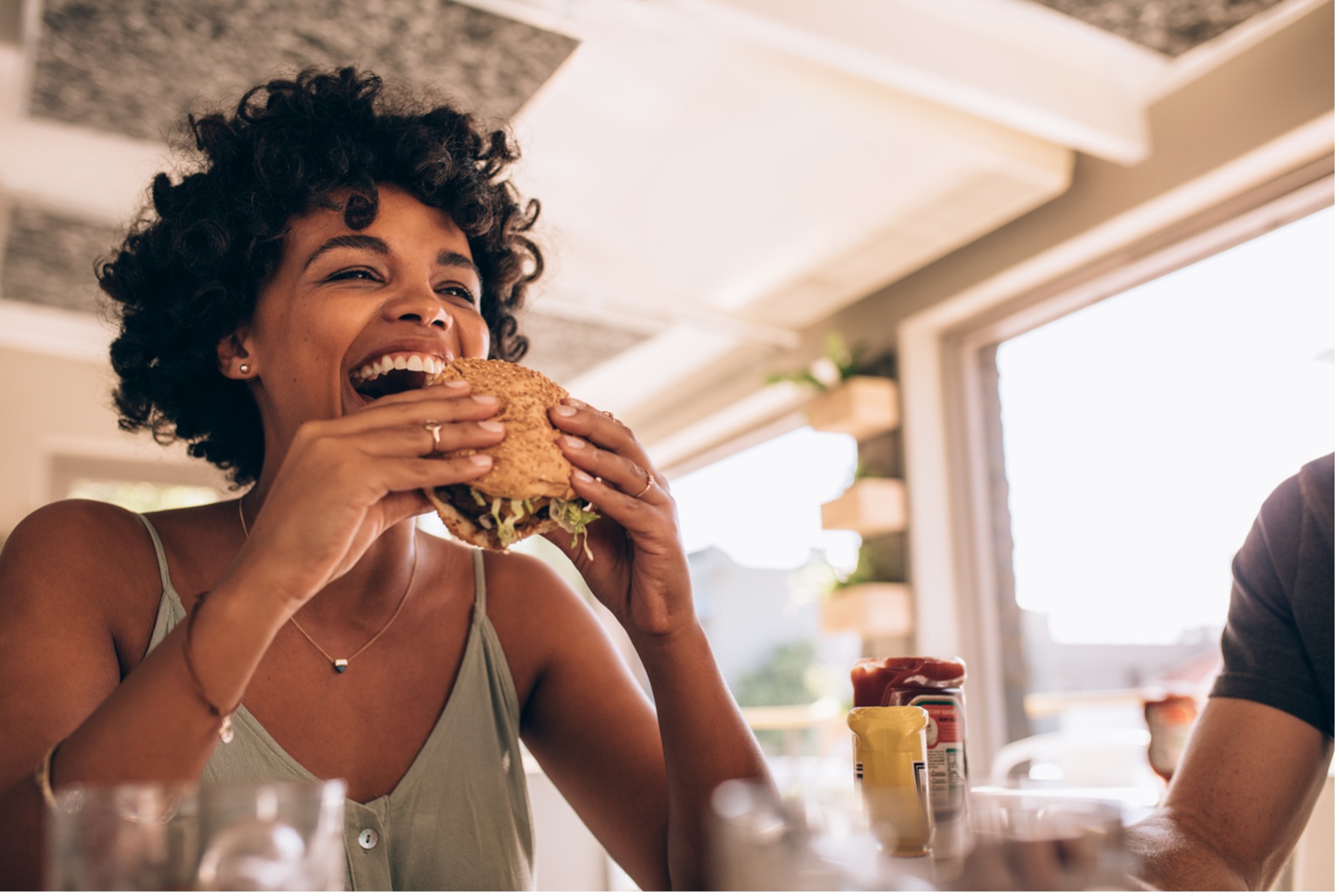 how-to-eat-out-with-invisalign