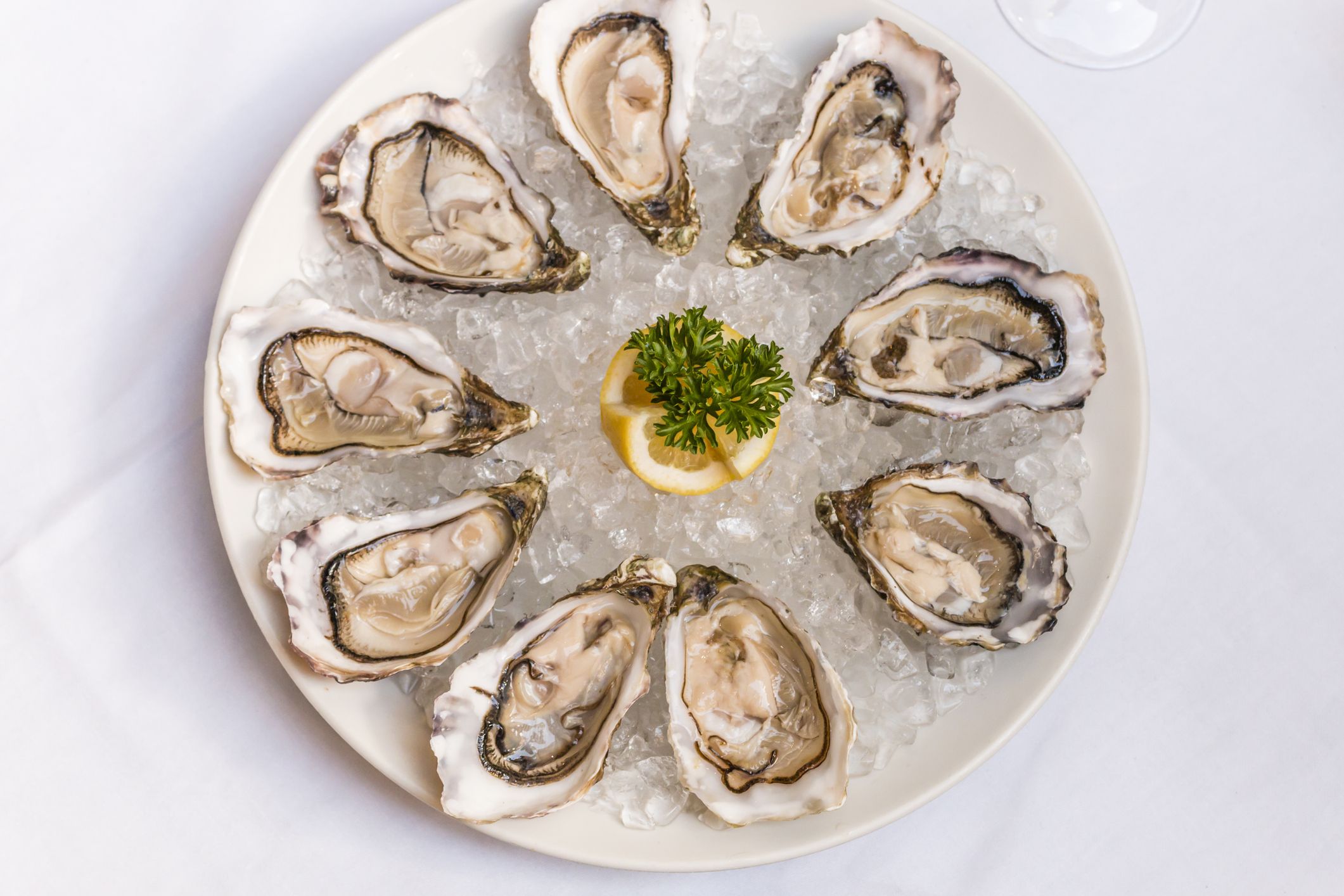 how-to-eat-oysters-on-the-half-shell