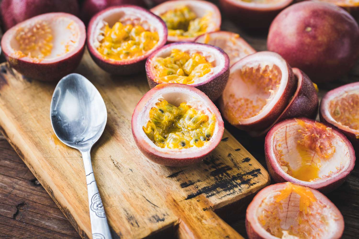 how-to-eat-passion-fruit