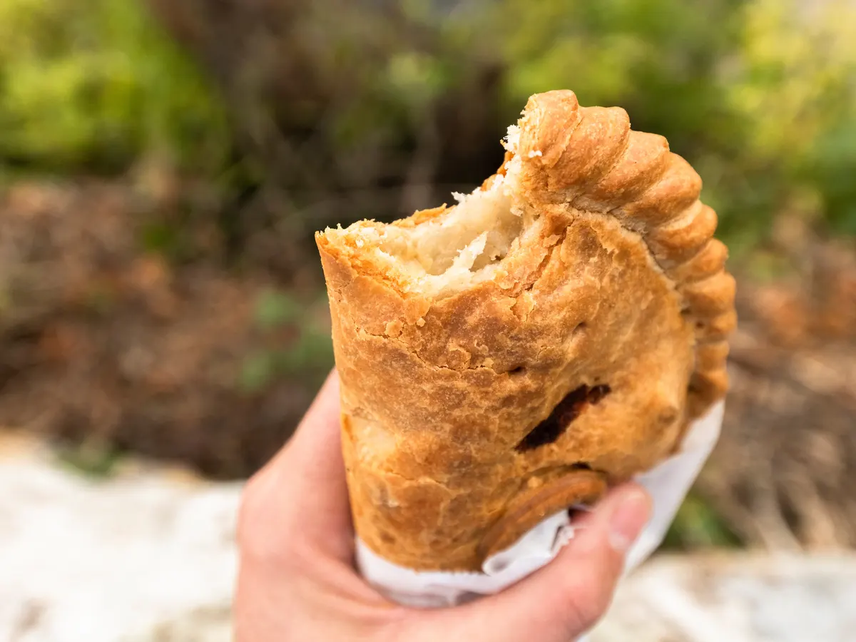 how-to-eat-pasties