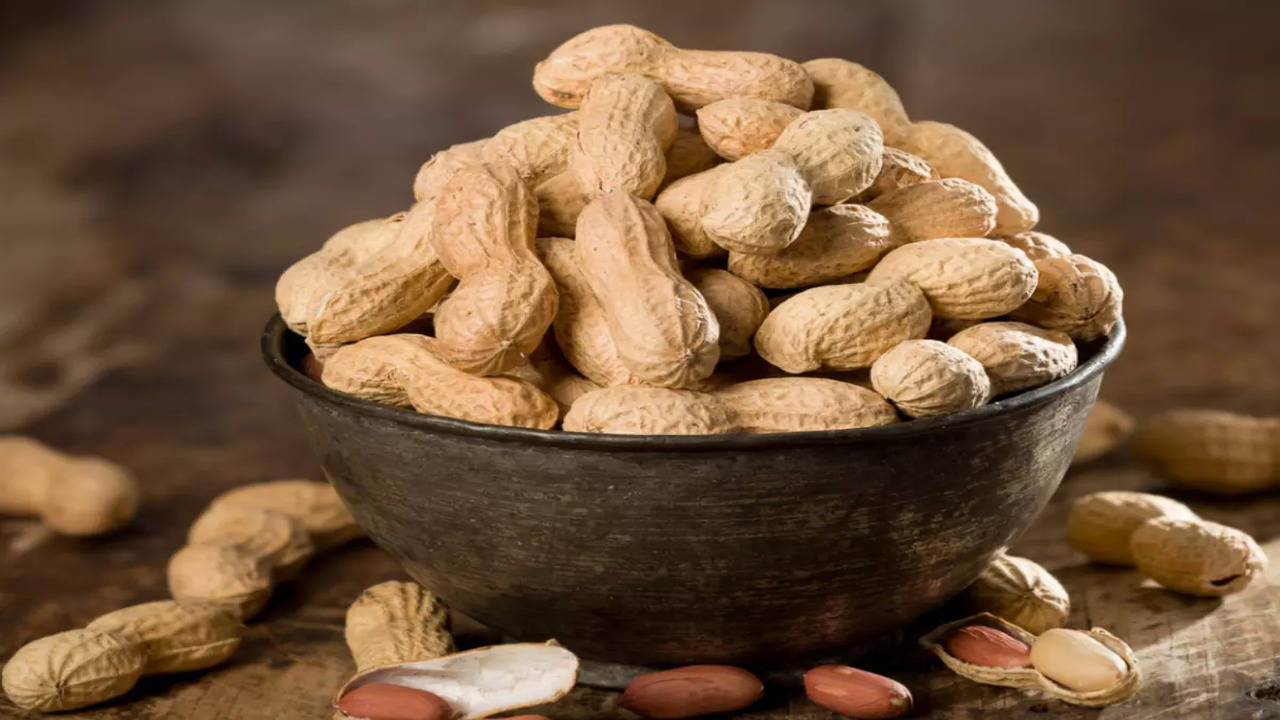 how-to-eat-peanuts-with-shells