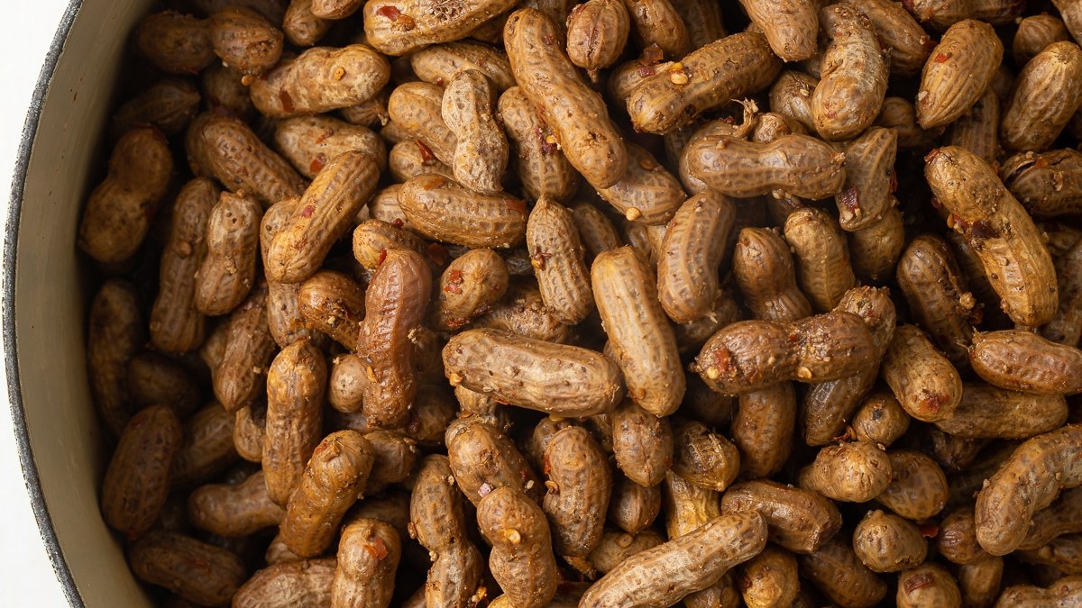 how-to-eat-peanuts-without-making-a-mess