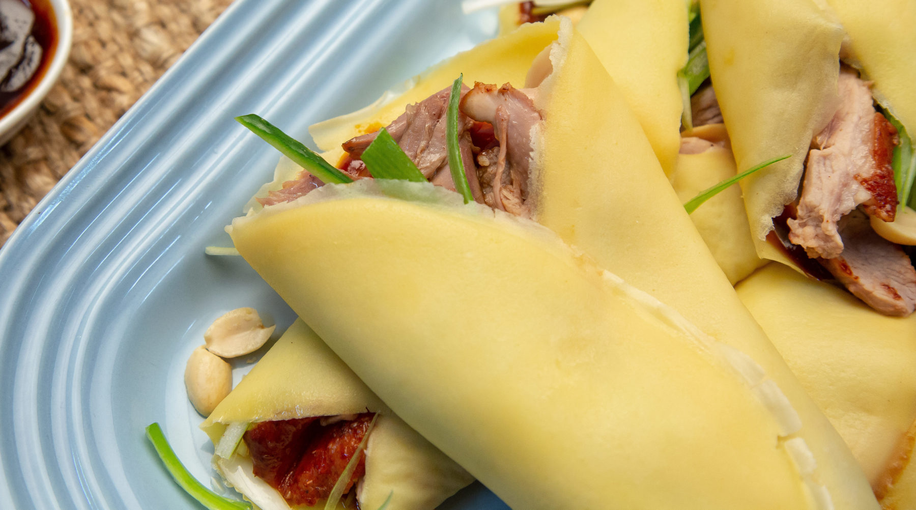 how-to-eat-peking-duck-pancakes