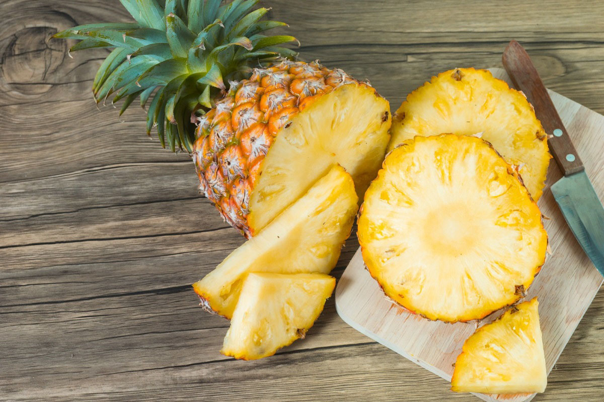 how-to-eat-pineapple-easily