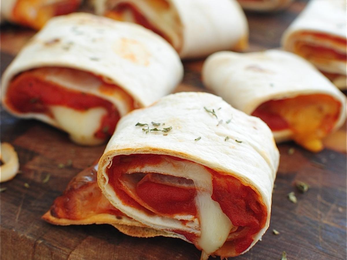 how-to-eat-pizza-rolls
