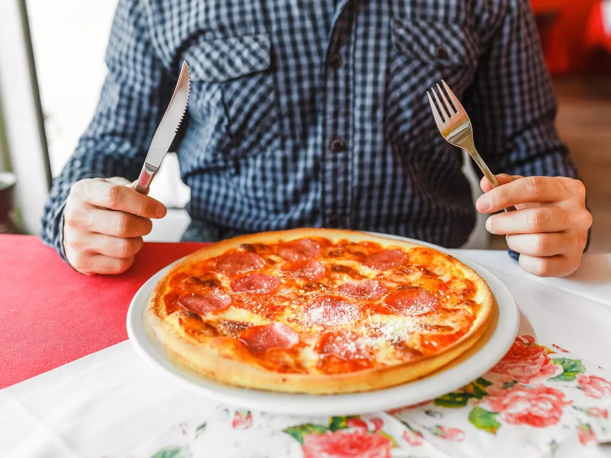 how-to-eat-pizza-with-a-fork-and-knife