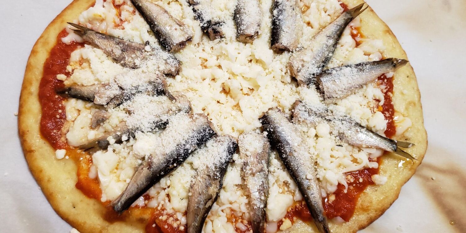 how-to-eat-pizza-with-sardines