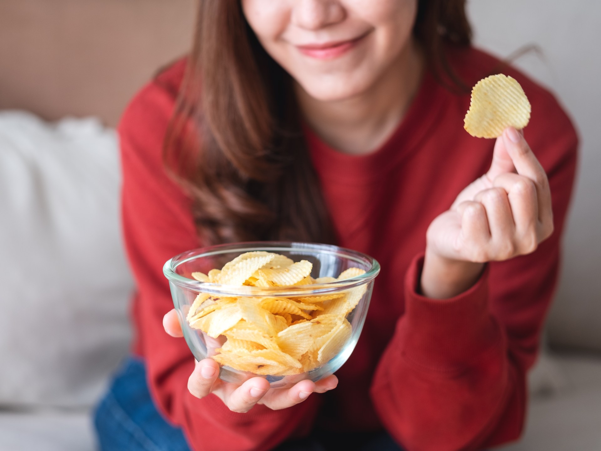 how-to-eat-potato-chips-quietly