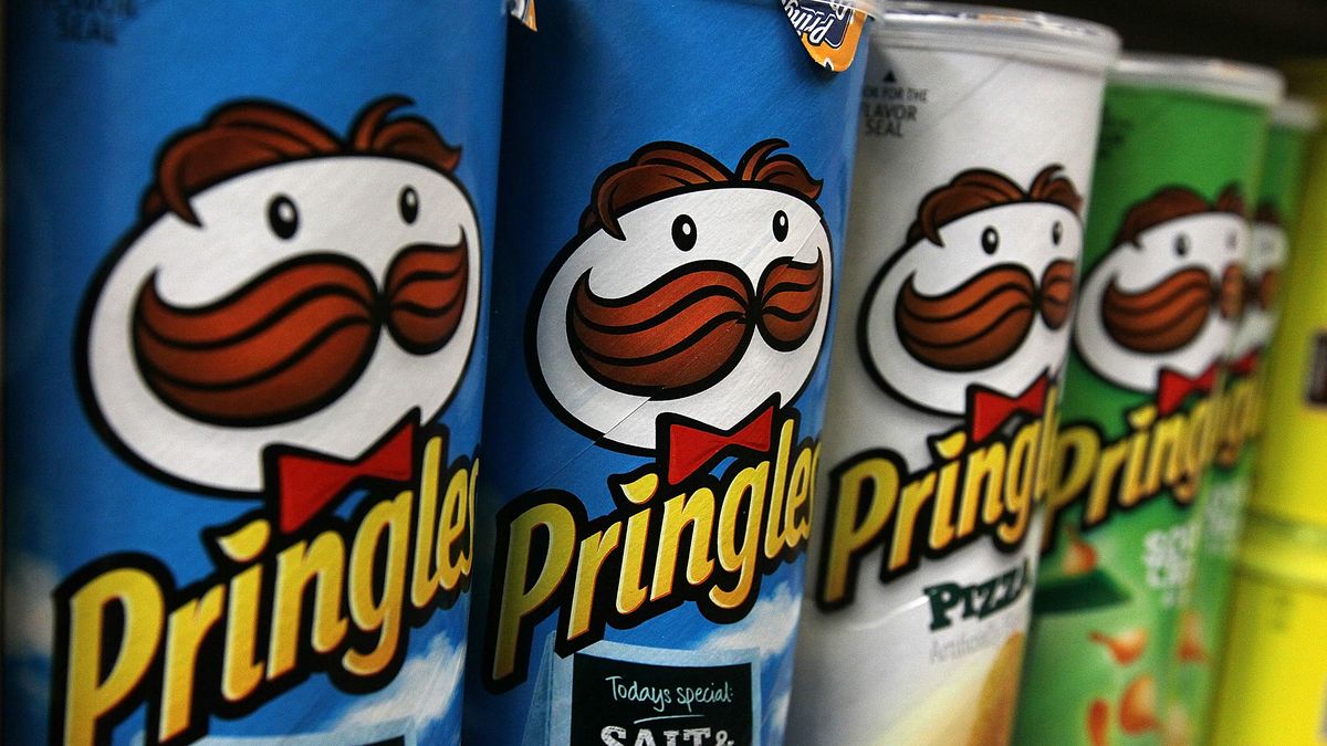 how-to-eat-pringles-the-right-way