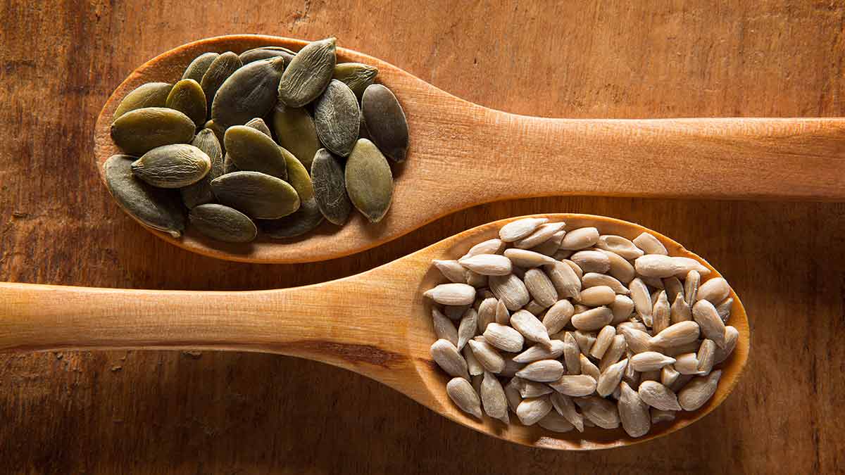 how-to-eat-pumpkin-and-sunflower-seeds