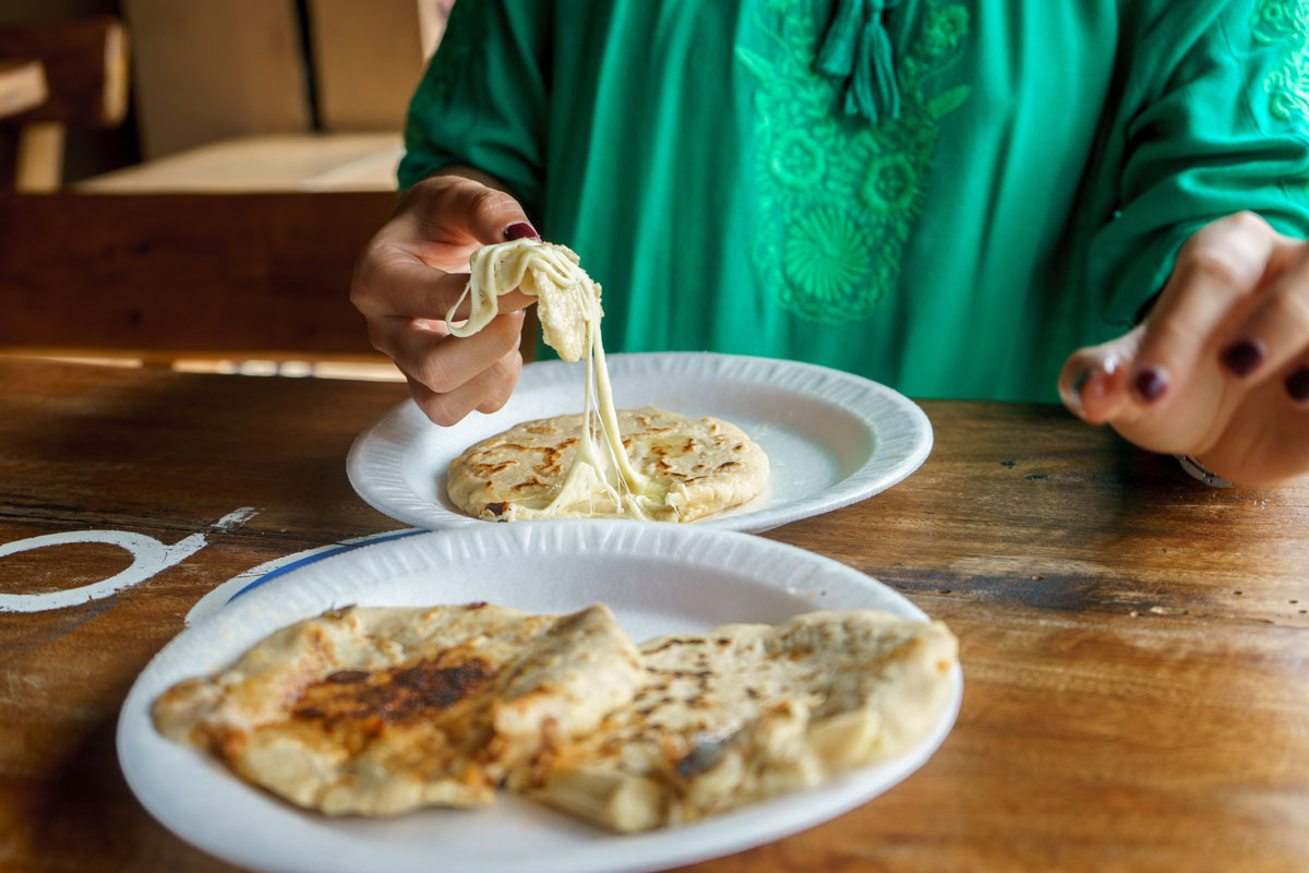 how-to-eat-pupusa