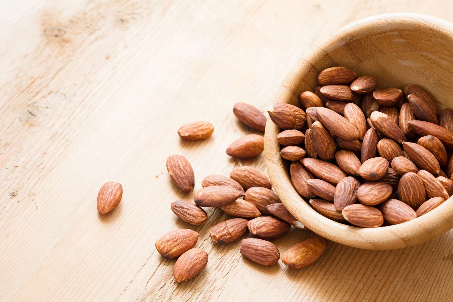 how-to-eat-raw-almonds