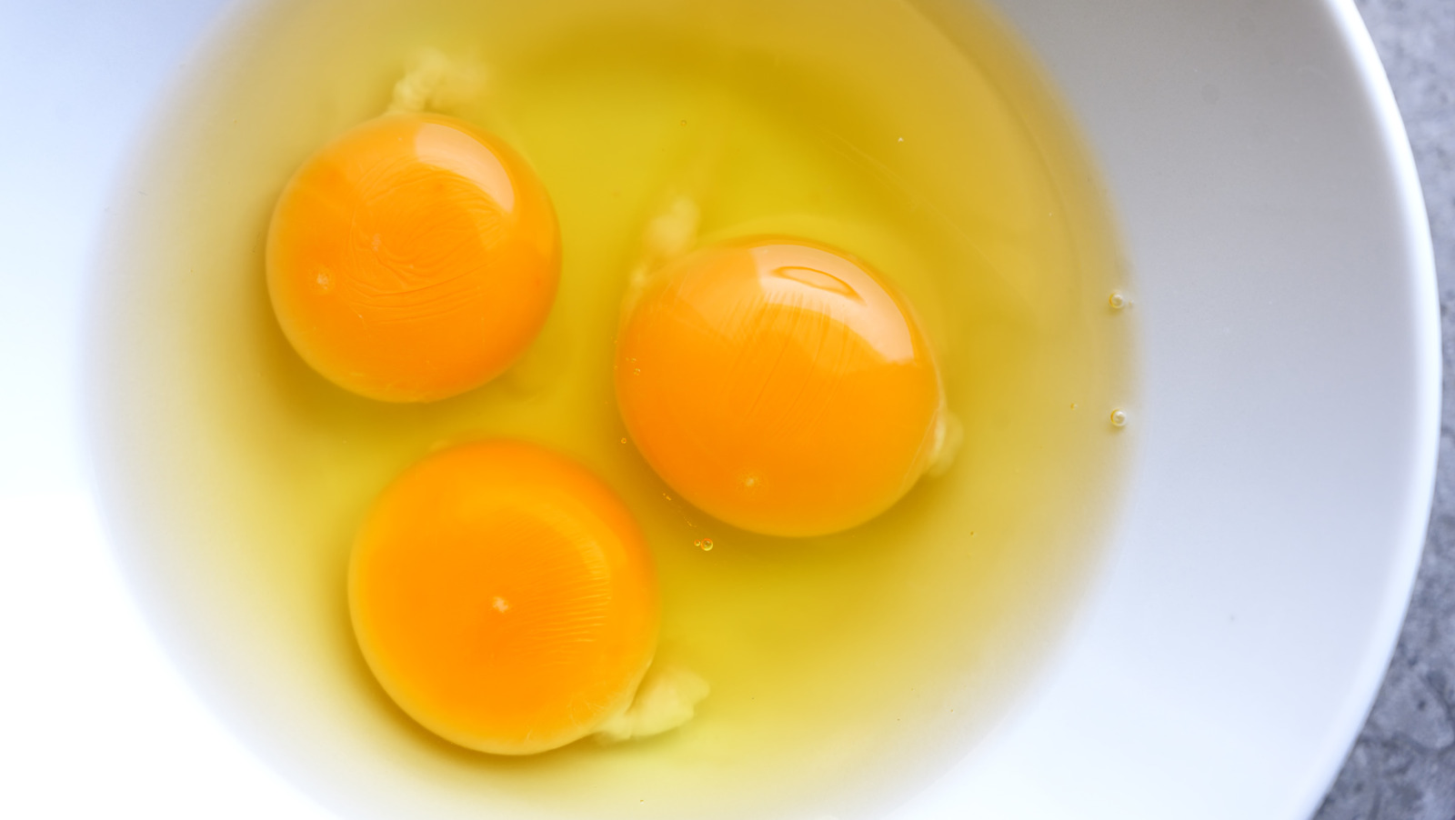 how-to-eat-raw-eggs-without-vomiting