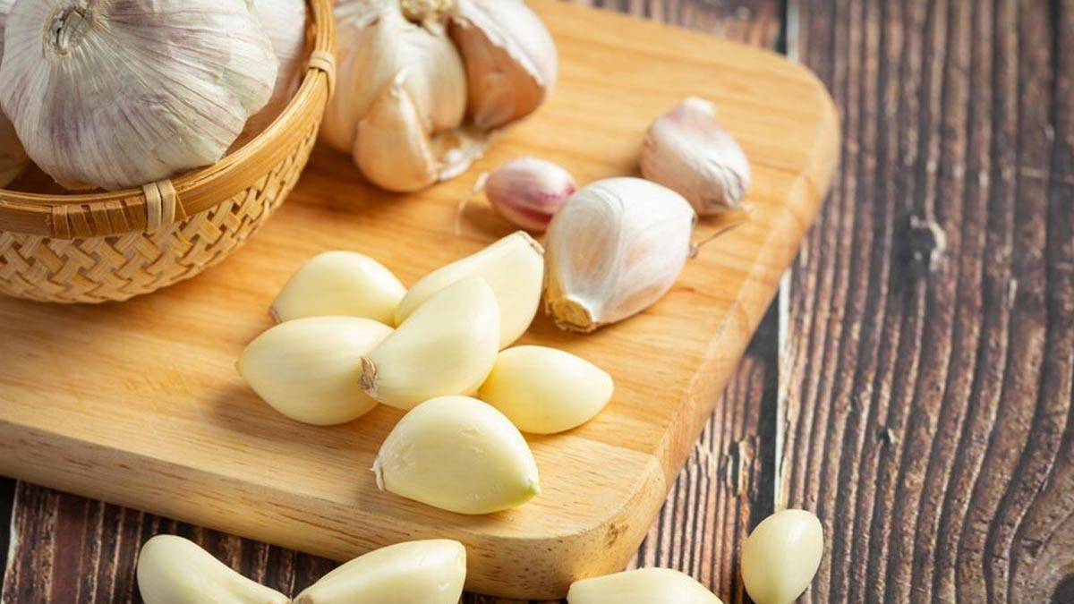 how-to-eat-raw-garlic-for-benefits