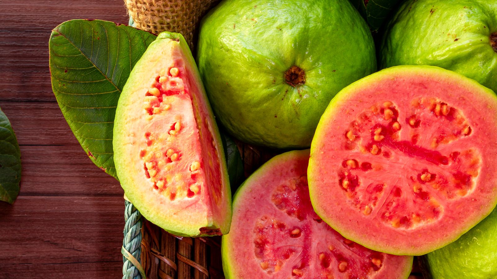 how-to-eat-raw-guava