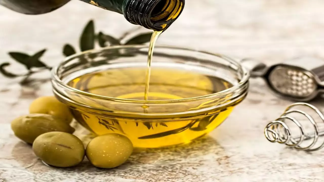 how-to-eat-raw-olive-oil