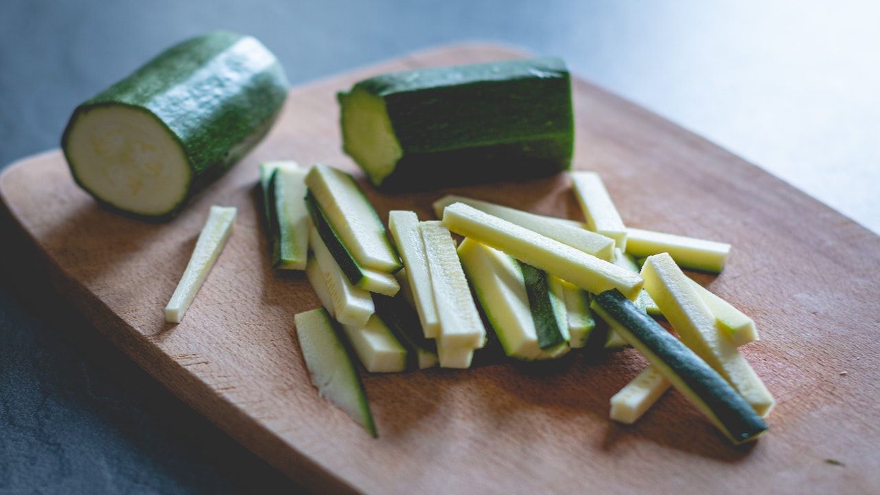 how-to-eat-raw-zucchini-slices